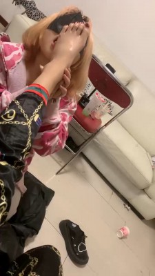 【网盘】【洪兴十三妹】迷恋舔脚的女奴【双视角】JS22111201