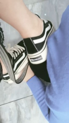 【网盘】【微普】强制奴隶闻臭鞋 bf20746