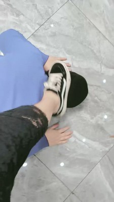 【网盘】【微普】强制奴隶闻臭鞋 bf20746