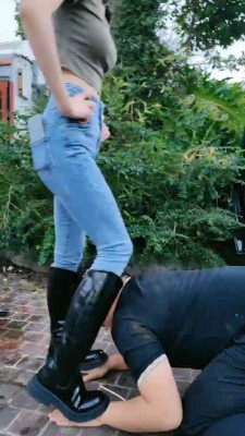 【网盘】【暴力美学】长靴重度虐打猥琐保安 bf20697