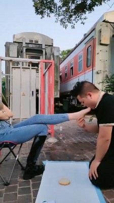 【网盘】【暴力美学】长靴重度虐打猥琐保安 bf20697