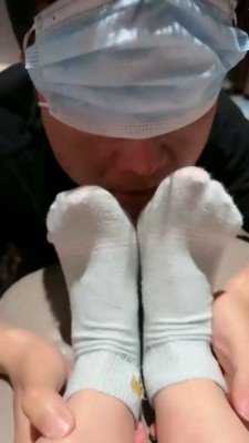 【网盘】【奈奈生】学生S小白鞋臭棉袜辱狗 bf20871