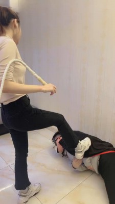 【网盘】【冷鸢大大】双S鞭打羞辱贱狗 bf20888