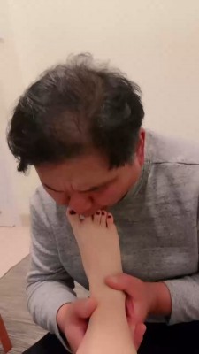 【网盘】【安静大大】三母女玩弄继父【三视角版】 bf20878