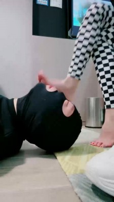 【网盘】【昆山小主】瑜伽女神臭脚辱 bf20940