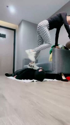 【网盘】【昆山小主】瑜伽女神臭脚辱 bf20940