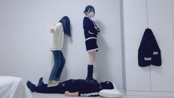 【网盘】【精神小妹】6素人学生S全体重踩踏 bf21007