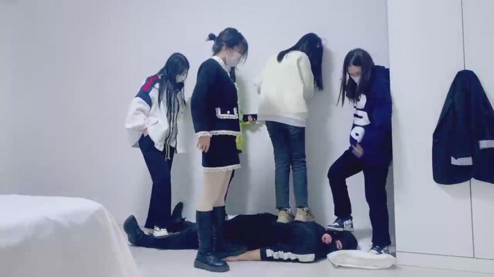 【网盘】【精神小妹】6素人学生S全体重踩踏 bf21007