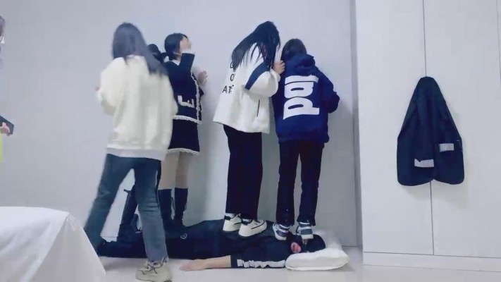 【网盘】【精神小妹】6素人学生S全体重踩踏 bf21007