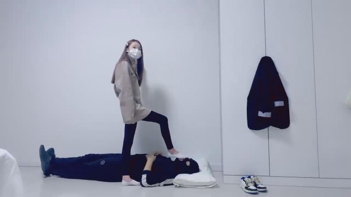 【网盘】【精神小妹】6素人学生S全体重踩踏 bf21007