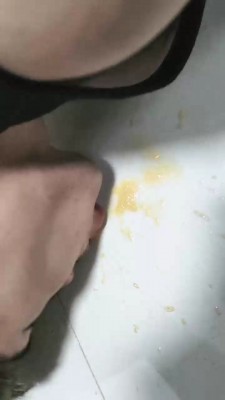 【网盘】【兔兔】原味黑丝脚喂食 bf21025