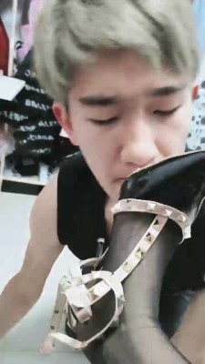 【网盘】【兔兔】原味黑丝脚喂食 bf21025