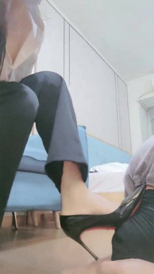 【网盘】【妮蔻】高跟丝袜踩踏 bf21077