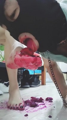 【网盘】【美娜格格】美容院技师长靴裸足踩喂食 bf21214