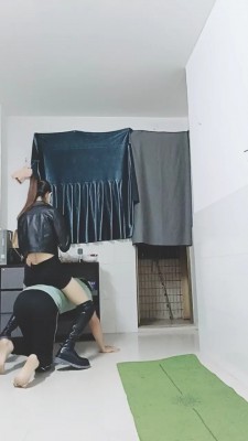 【网盘】【美娜格格】美容院技师长靴裸足踩喂食 bf21214