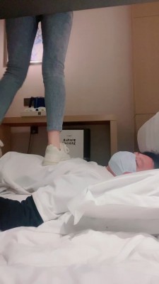 【网盘】【筱七S】小白鞋黑船袜踩狗 bf21211