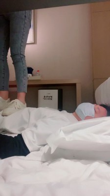 【网盘】【筱七S】小白鞋黑船袜踩狗 bf21211