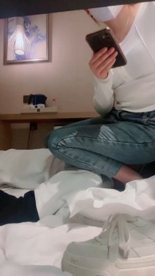 【网盘】【筱七S】小白鞋黑船袜踩狗 bf21211