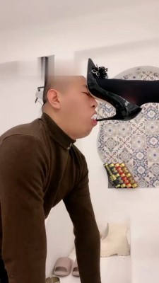 【网盘】【领主老大】女老板惩罚业绩不好两员工 bf21511