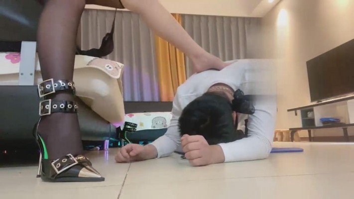 【网盘】【艾维尔】黑丝高跟诱惑恋足调 bf21522