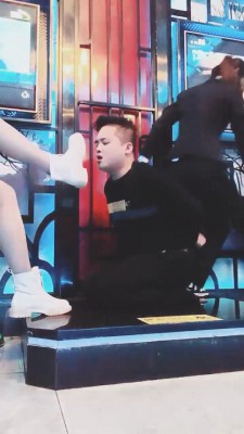 【网盘】【雪琪琪】双S-KTV女服务员蹂躏客人【双视角版】 bf21434