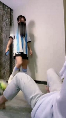 【网盘】【若依】诱惑-足球宝贝踢踹黑鬼【完整版】 bf21525