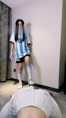 【网盘】【若依】诱惑-足球宝贝踢踹黑鬼【完整版】 bf21525