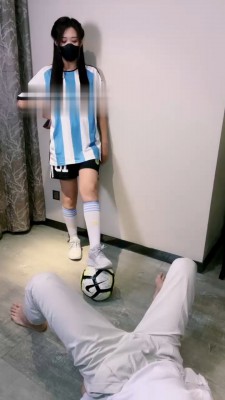 【网盘】【若依】诱惑-足球宝贝踢踹黑鬼【完整版】 bf21525