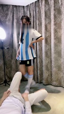 【网盘】【若依】诱惑-足球宝贝踢踹黑鬼【完整版】 bf21525