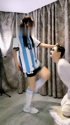 【网盘】【若依】诱惑-足球宝贝踢踹黑鬼【完整版】 bf21525