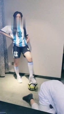 【网盘】【若依】诱惑-足球宝贝踢踹黑鬼【完整版】 bf21525