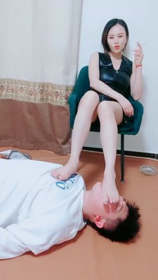 【网盘】【丹雅女王】姐妹花暴打抖M邻居【双视角版】 bf21603