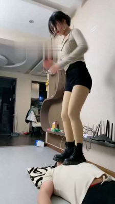 【网盘】【麋鹿银儿】双S站在狗身上健身 bf21782