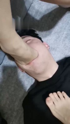 【网盘】【偏不】姐妹花S蹂躏绿帽男友【双视角版】 bf21730