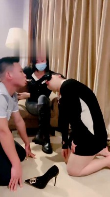 【网盘】【莫妮卡S】情侣奴脚下犯贱 bf21893