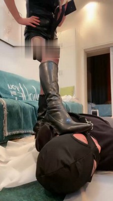 【网盘】【思诺】超美御姐长靴黑丝蹂躏狗 bf21957