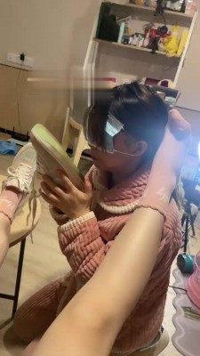 【网盘】【橘子没熟】强制母畜舔脏鞋/舔发黄内裤/磕头【完整版】bf21963