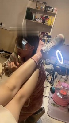 【网盘】【橘子没熟】强制母畜舔脏鞋/舔发黄内裤/磕头【完整版】bf21963