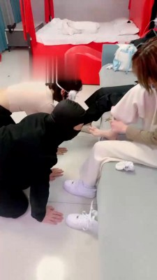 【网盘】【精神小妹】情侣奴下奴-教母畜虐狗 bf22050