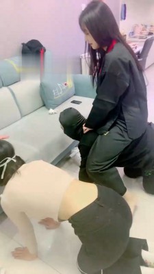 【网盘】【精神小妹】情侣奴下奴-教母畜虐狗 bf22050