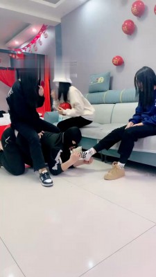 【网盘】【精神小妹】3S原味袜气味羞辱/踩踏 bf22044