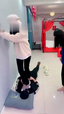 【网盘】【精神小妹】3S原味袜气味羞辱/踩踏 bf22044