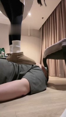 【网盘】【阿月】雪地靴白袜气味羞辱 bf22067