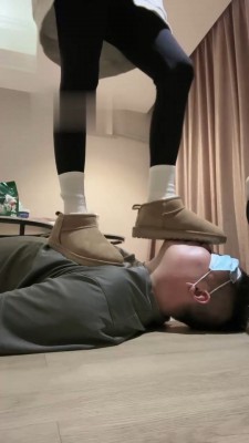 【网盘】【阿月】雪地靴白袜气味羞辱 bf22067