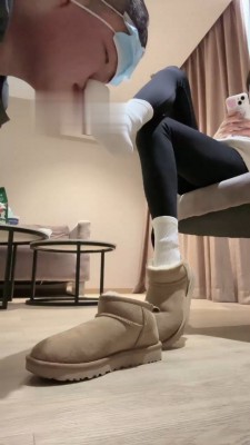 【网盘】【阿月】雪地靴白袜气味羞辱 bf22067