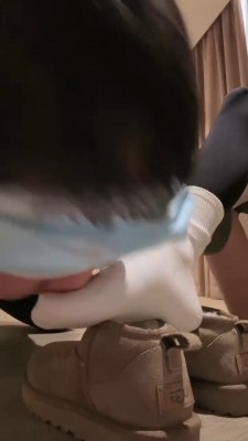 【网盘】【阿月】雪地靴白袜气味羞辱 bf22067