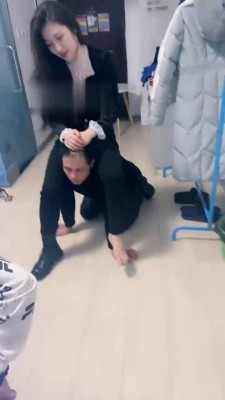 【网盘】【梦涵大人】姐妹俩玩弄父子狗【双视角版】 bf22055