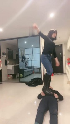 【网盘】【冷颜】马靴玩弄圈养奴 bf22102