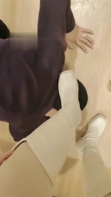 【网盘】【嫦曦】长靴白袜肉丝踩+求圣水 bf22105