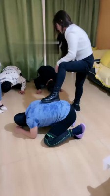 【网盘】【晴儿】群调-姐妹花群魔乱舞玩sm【双视角版】 bf22107